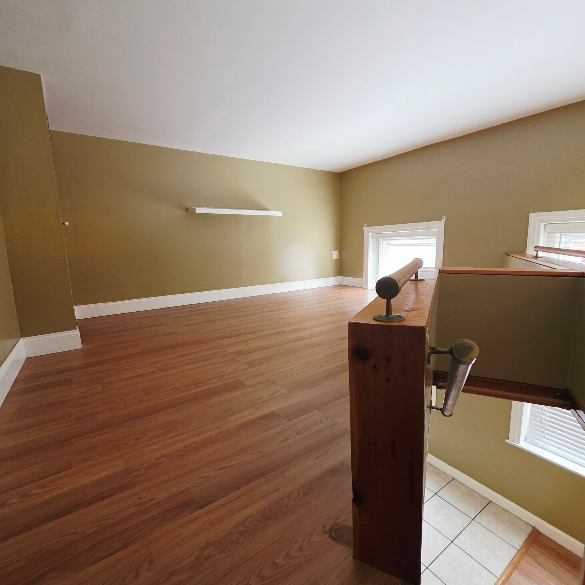 Building Photo - 322 W George St