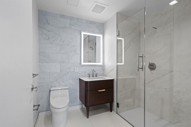 Building Photo - 320 Adolphus Ave