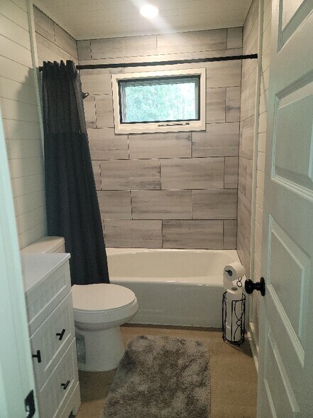 Building Photo - 3321 4th Ave