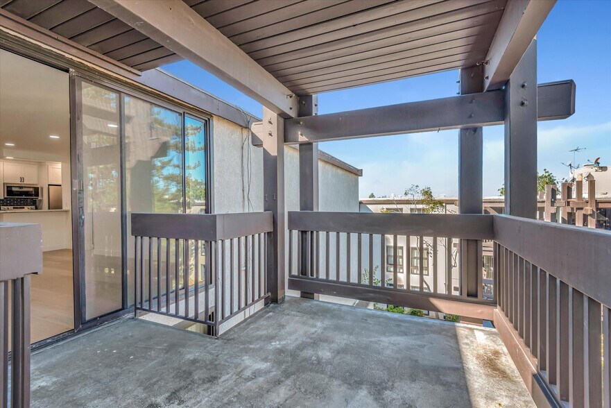 Building Photo - 8650 Gulana Ave