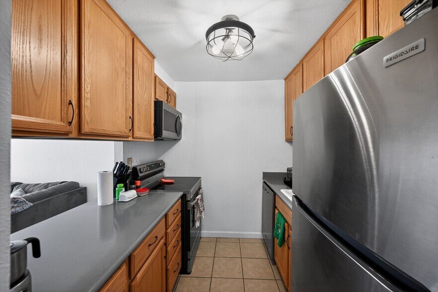 Building Photo - 2 Adams St