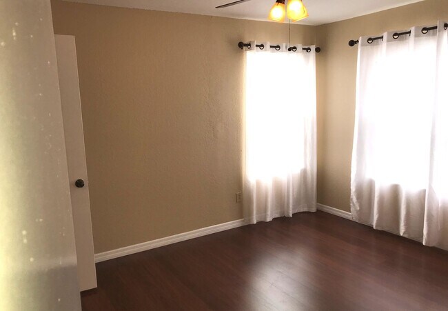 Building Photo - 2550 N Alafaya Trail