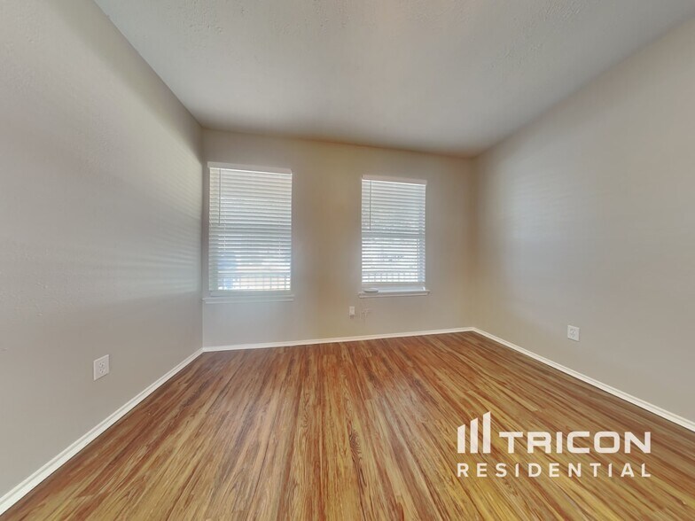 Building Photo - 16783 Fallen Timbers Dr