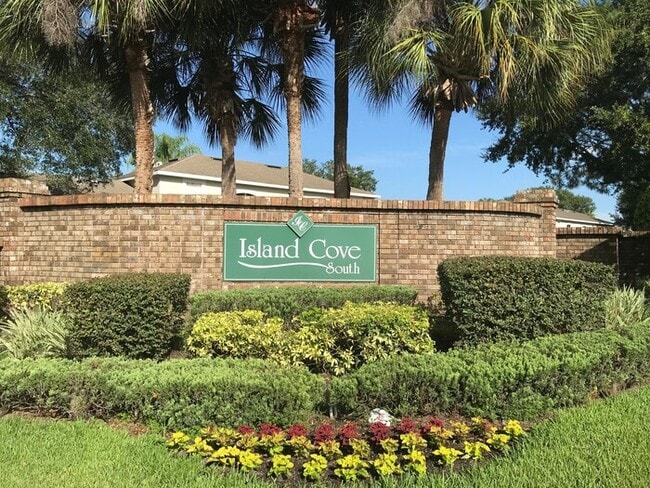 Building Photo - Don’t miss this beautiful 3-bedroom, 2-bath townhome in the desirable Island Cove Villas community!