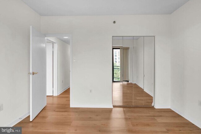 Building Photo - 1530 Key Blvd