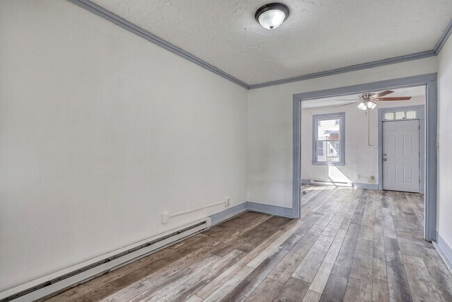Building Photo - Newly Renovated 3 Bedroom, 1 Bathroom Townhouse