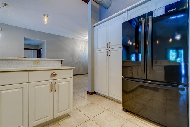 Building Photo - 215 Garden Cir