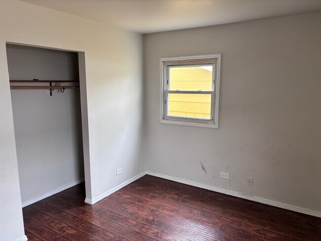 Building Photo - 224 E Heather Terrace