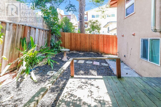 Building Photo - Charming 3-Bedroom Home in Glenview