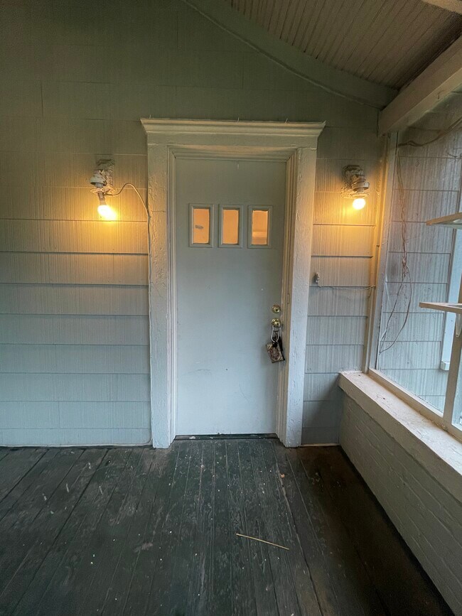 Front door - 908 Oxmoor Rd