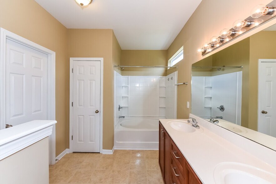 Building Photo - 8872 Cressent Glen Ct