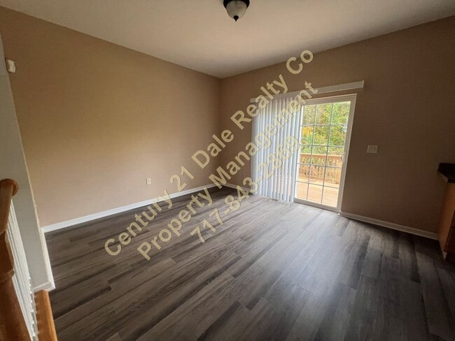 Building Photo - Beautiful 3 BR, 2.5 Bath home in Woodcrest Hills Condo located in Central York School District