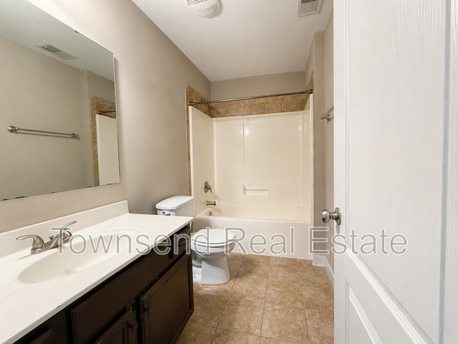 Building Photo - 2817 Blockade Runner Dr