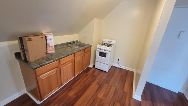 Building Photo - 104 Sherman Ave