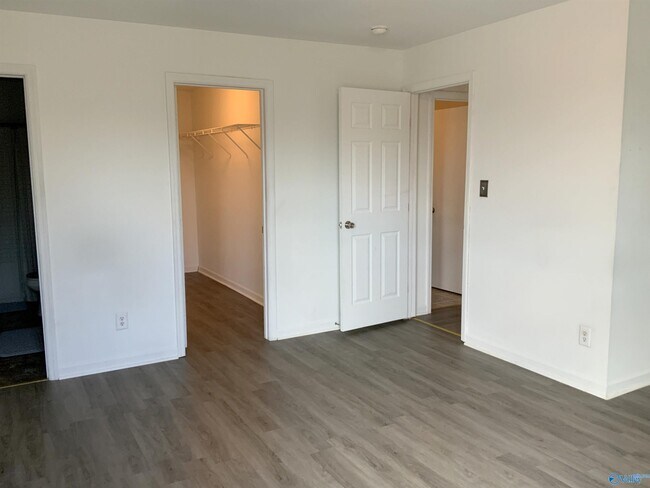 Building Photo - 15251 Tyler Mill Dr