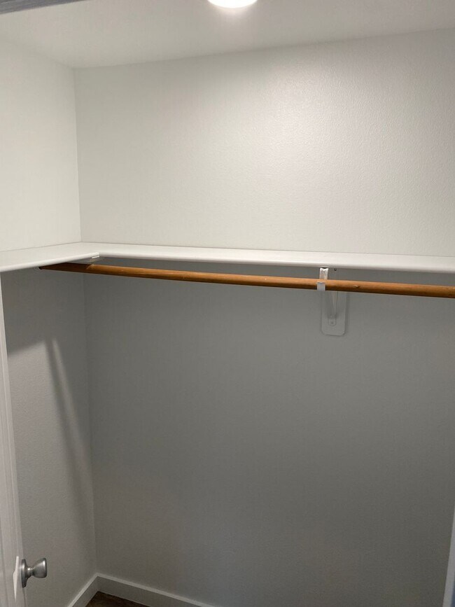 Building Photo - School Year Lease! 3 Bedrooms, 2.5 Bathrooms Townhouse near University of Arkansas - 1x Car Garag...