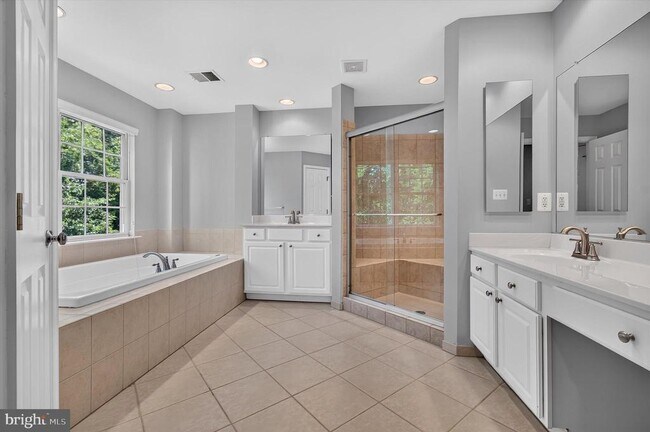 Building Photo - 25670 S Village Dr