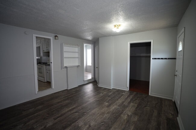 Building Photo - 1005 Ladiga St SE