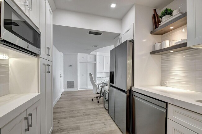 Building Photo - 2840 S Ocean Blvd