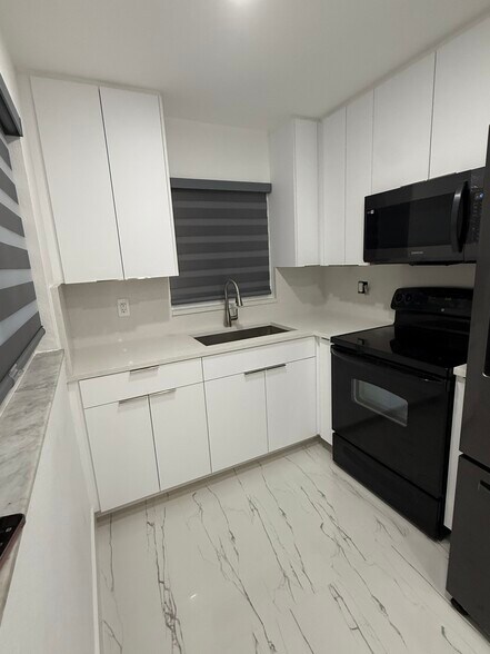 Building Photo - 316 N 61st Ave