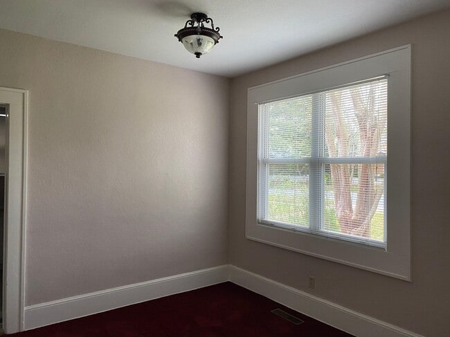 Building Photo - 411 Beard St