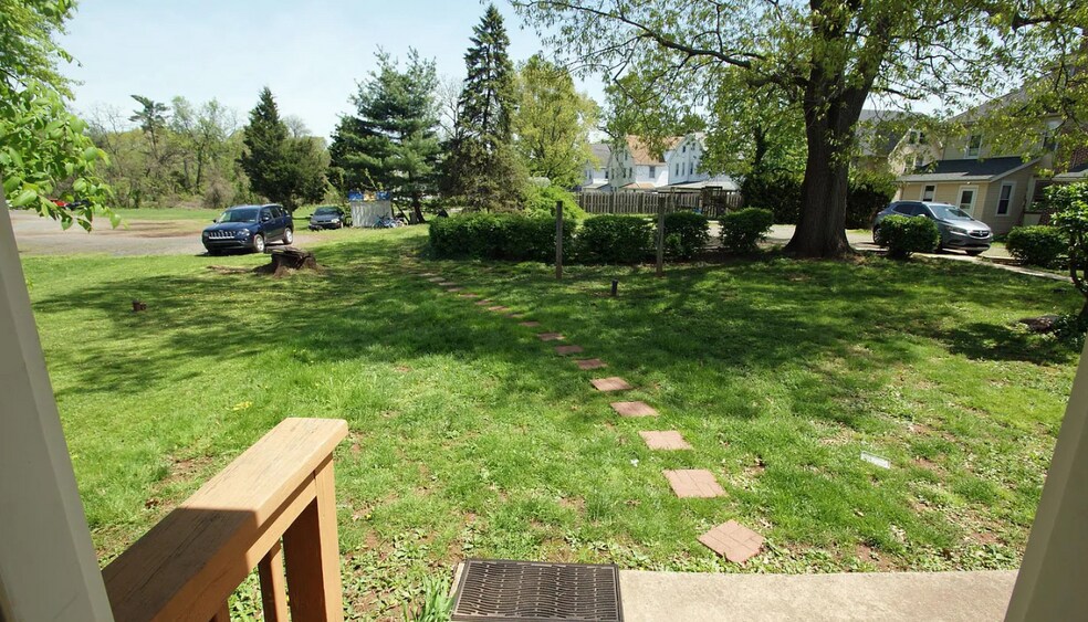Backyard - 439 E Main St