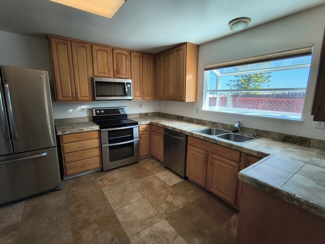 Building Photo - Beautiful and Spacious Two Story 4 Bed/3 Bath Home For Rent In Hercules!!!