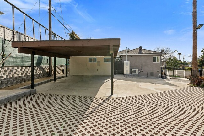 Building Photo - Designer Culver/Fairfax House + Studio | Dog Run & Private Orchard | 3-Car Parking