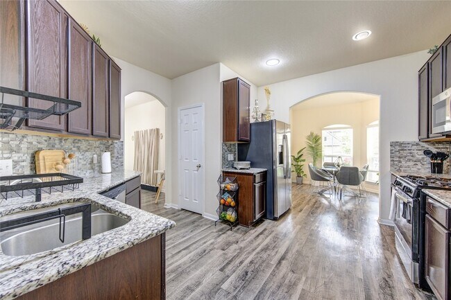 Building Photo - 3330 Madison Elm St