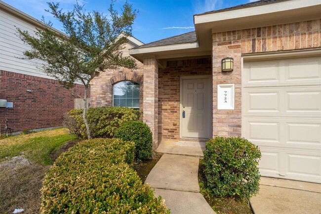 Building Photo - 7723 Butler Lakes Ct