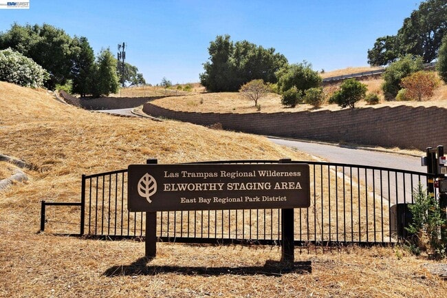 Building Photo - 310 Elworthy Ranch Cir