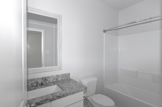 Building Photo - 870 Omeara