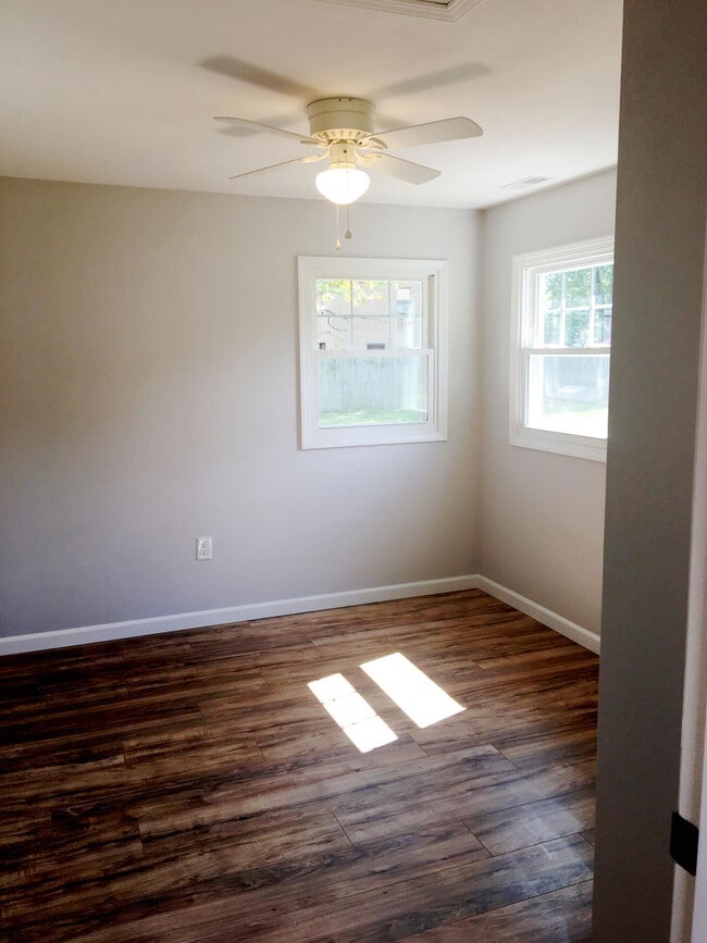 Building Photo - Beautifully Remodeled and Rent Ready.