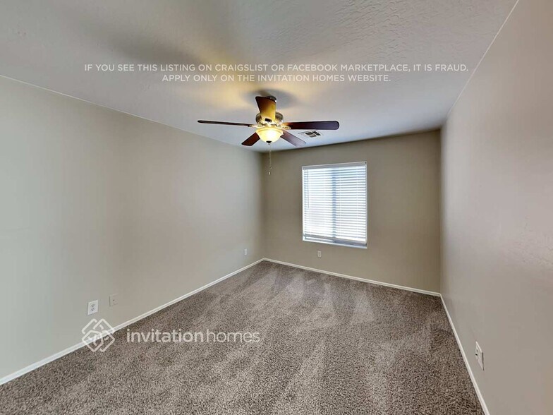 Building Photo - 2420 E Meadow Mist Ln