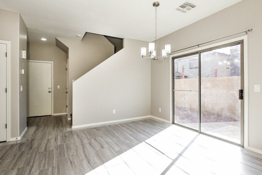 Building Photo - 943 E Agua Fria Ln