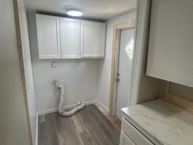 Building Photo - 3 Bed 2 Bath Home - Under Renovations