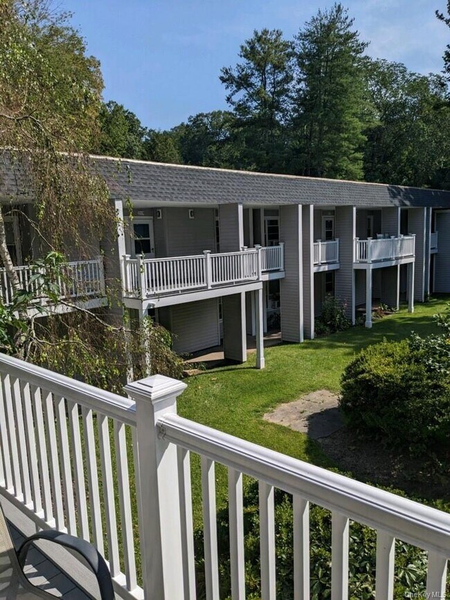 Primary Photo - 10 Wild Oaks Rd