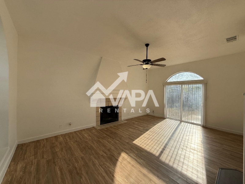 Building Photo - 4210 Sunrise Creek Dr