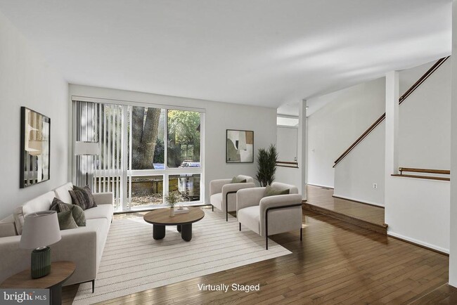 Building Photo - 2006 Lakebreeze Way