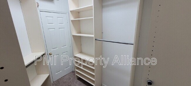 Building Photo - 10114 Stratford Pointe Ave