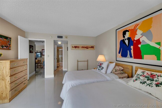 Building Photo - 1370 S Ocean Blvd