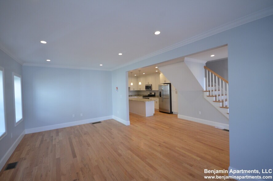 Building Photo - 18 Bothwell Rd