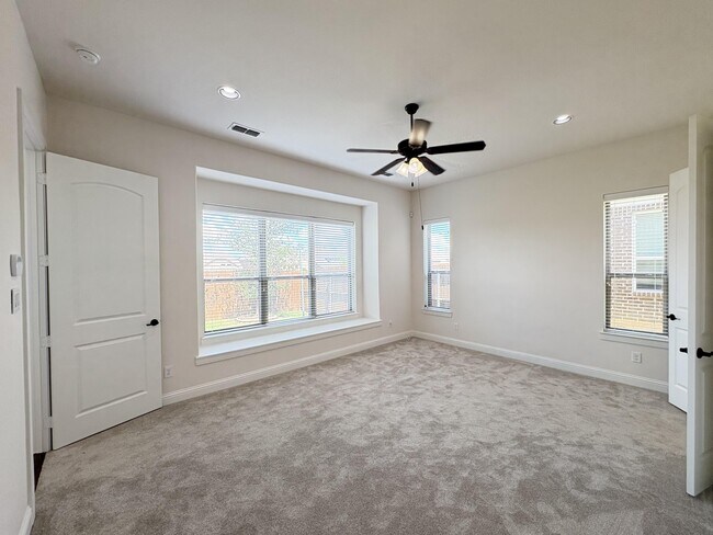 Building Photo - 7952 Ashwood Ln