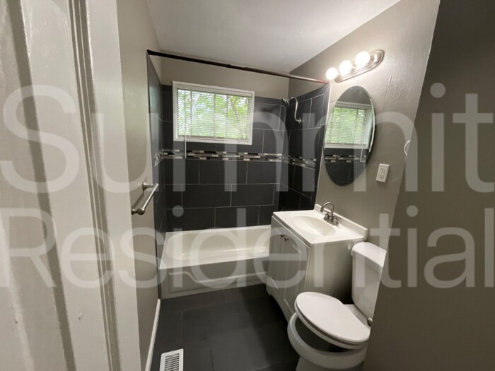 Building Photo - 8608 Crystal Ave