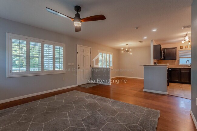 Building Photo - 2403 Mayer St