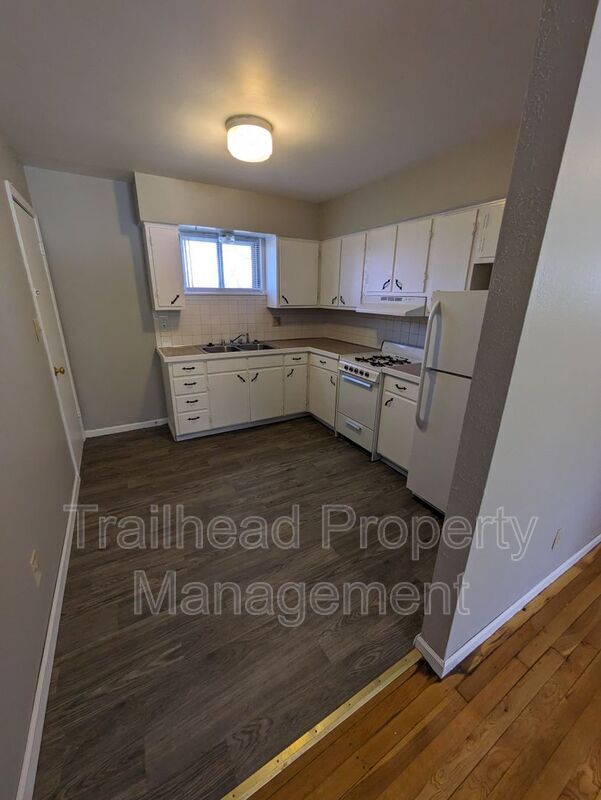 Building Photo - 110 S High St