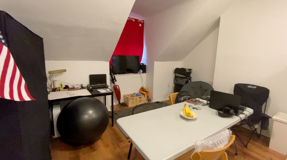 Building Photo - 5819 Bartlett St