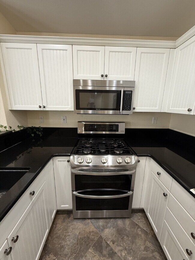 Building Photo - Beautiful 3-Bedroom 2 bathroom in the Heart of Pleasanton!