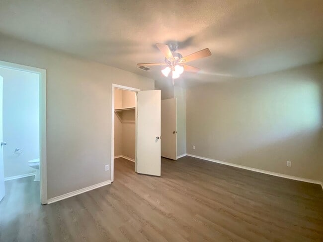 Building Photo - Brookside