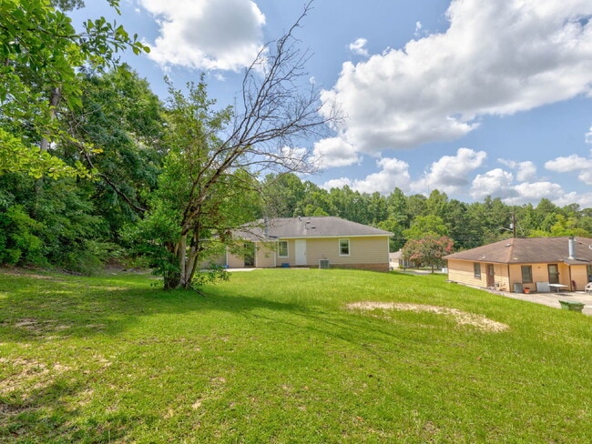 Building Photo - Move-In Ready 3/2 in Columbus | Appliances + W/D + Lawn Care + Pest Control Included | $1,600/mo